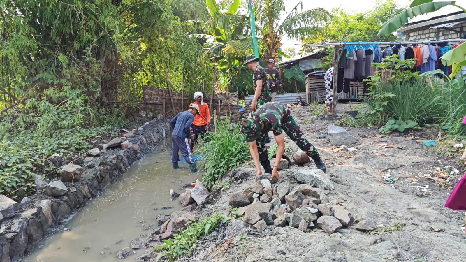 TMMD ke-124 Kodim 0817/Gresik Fokuskan Pembangunan Drainase di Dusun Bareng