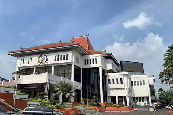 Saat Tragedi Melanda Al Khoziny, DPRD Jatim Tak Hadir: Rakyat Bertanya, Wakil Kami di Mana?