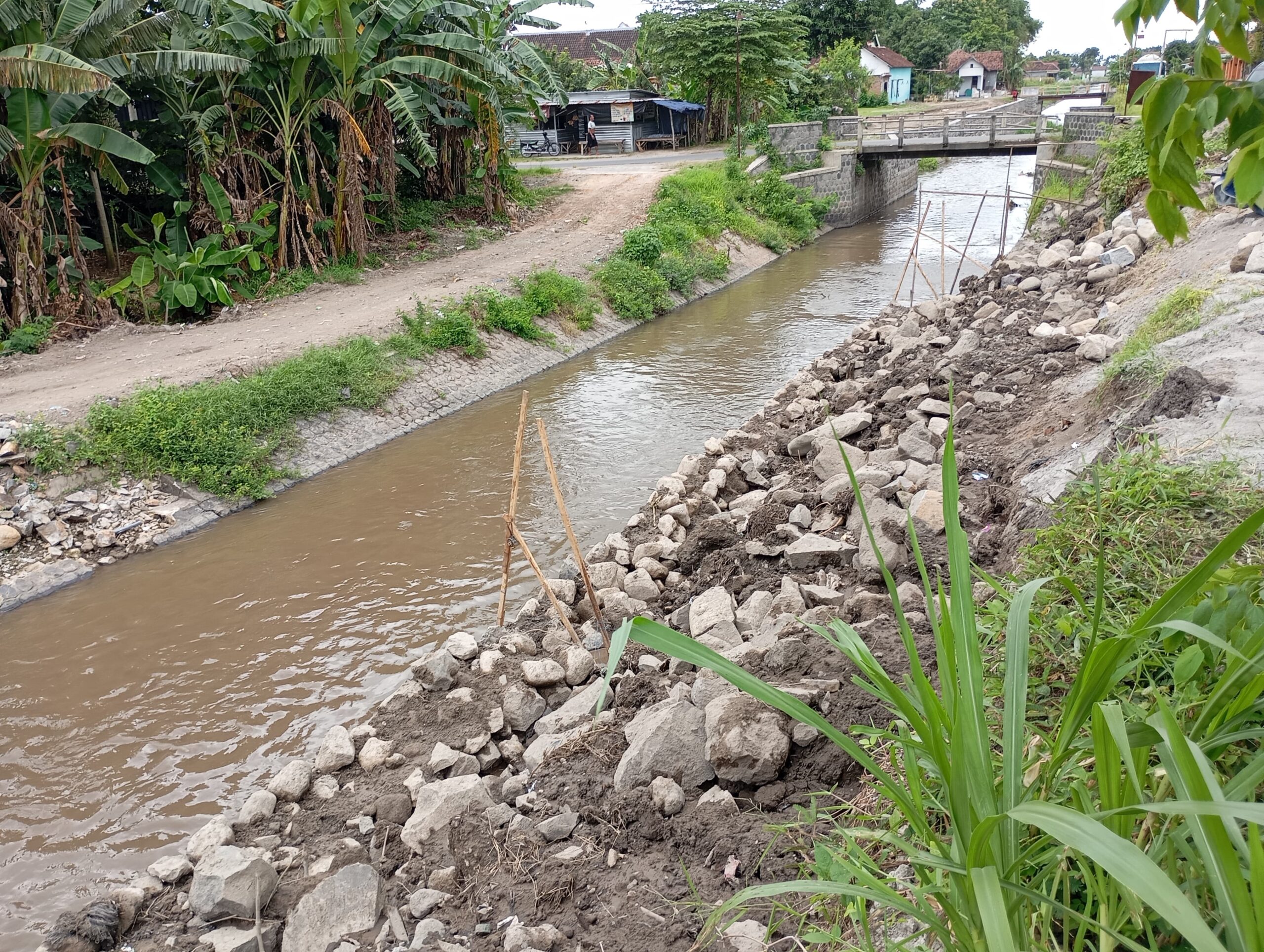 Di Konfirmasi Terkait Papan Informasi Kegiatan,Pelaksana Proyek Sungai BBWS Ruas Desa Puton Bungkam.