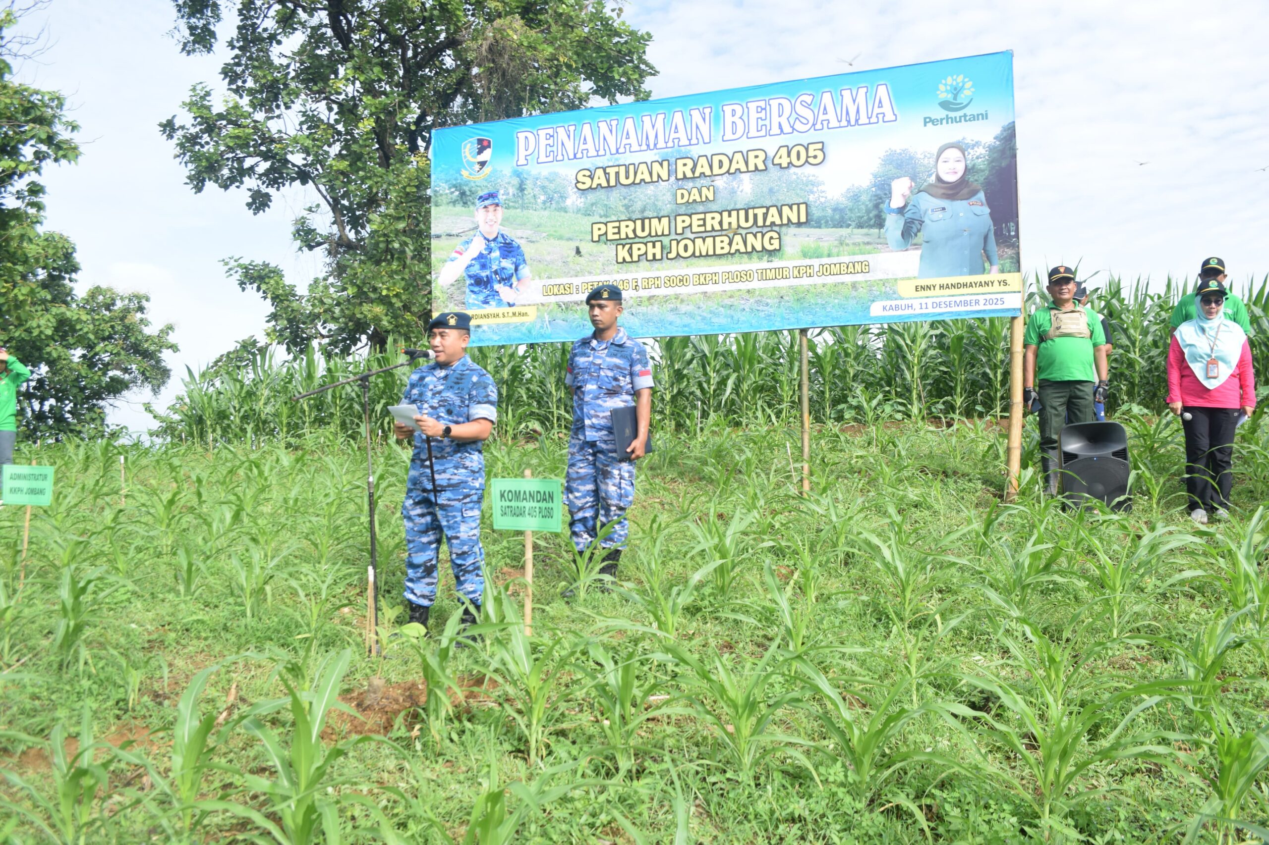 Perhutani KPH Jombang dan Satrad 405 Tanam 4000 Jati Untuk Perkuat Kelestarian Hutan Manduro.