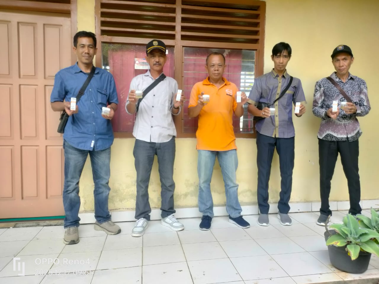 Dalam Wujudkan Lingkungan Bahaya Narkoba 16 Desa Di Kecamatan Peninjauan Kabupaten Oku Melaksanakan Kegiatan Massal, Test Urine Bersama (BNN) Oky Raya.