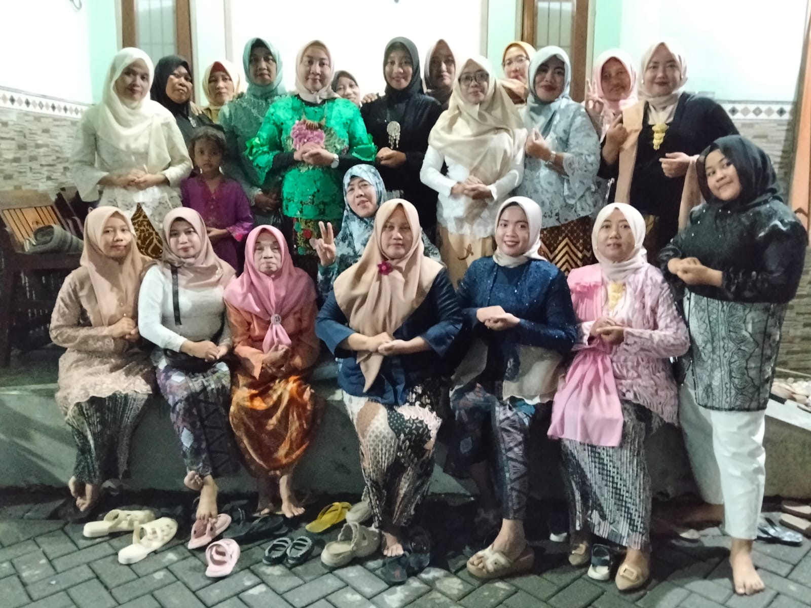 Arisan Spesial Hari Ibu, Warga Perempuan Dusun Legok Tunjukkan Peran Aktif dan Pelestarian Budaya