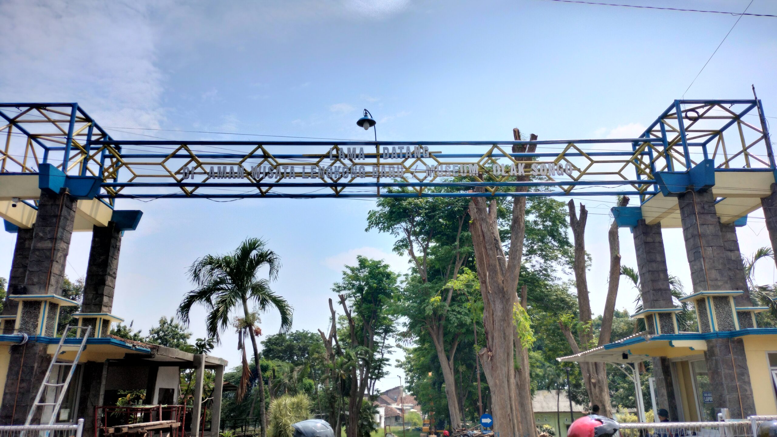 Pembangunan Pagar Sungai Rolak Songo dalam Pengerjaan Perum Jasa Tirta Prioritaskan Keamanan Warga.