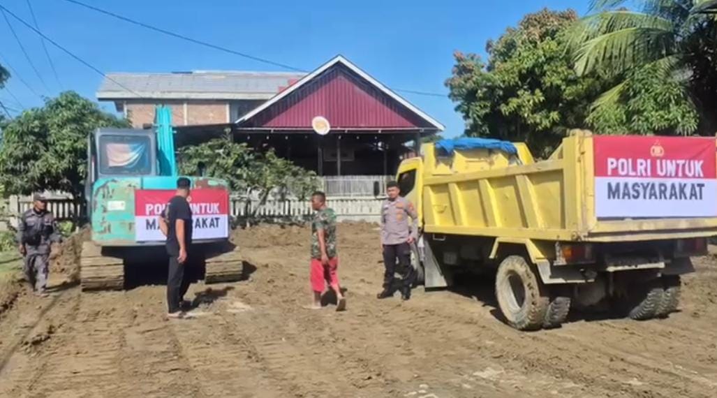 Bantuan Alat Berat Kapolri Dukung Pembersihan Lumpur Pasca Banjir di Pidie