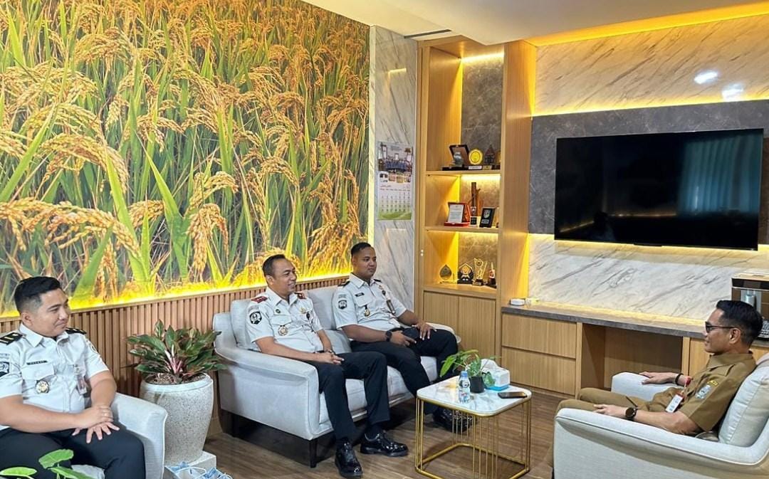 RUTAN KELAS I SURABAYA DAN PEMPROV JATIM GANDENG TANGAN, PERTANIAN POLYBAG JADI ANDALAN KETAHAHAN PANGAN DAN PEMBERDAYAAN WARGA BINAAN